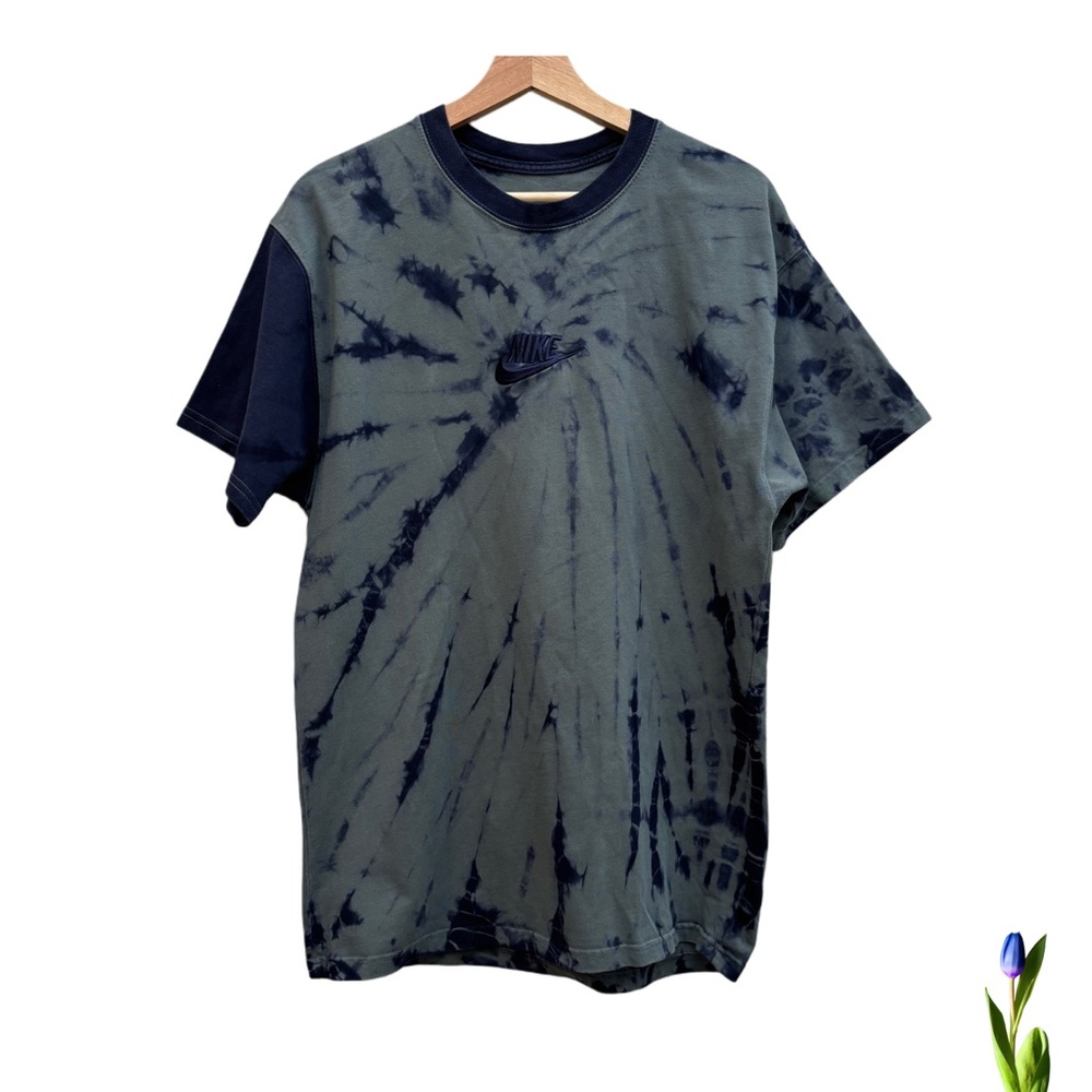 Nike Men's  Tie-Dye Tee - Dark Blue and Blue Short Sleeves.